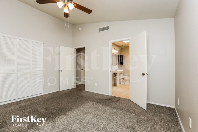 Building Photo - 4116 E Tanglewood Dr