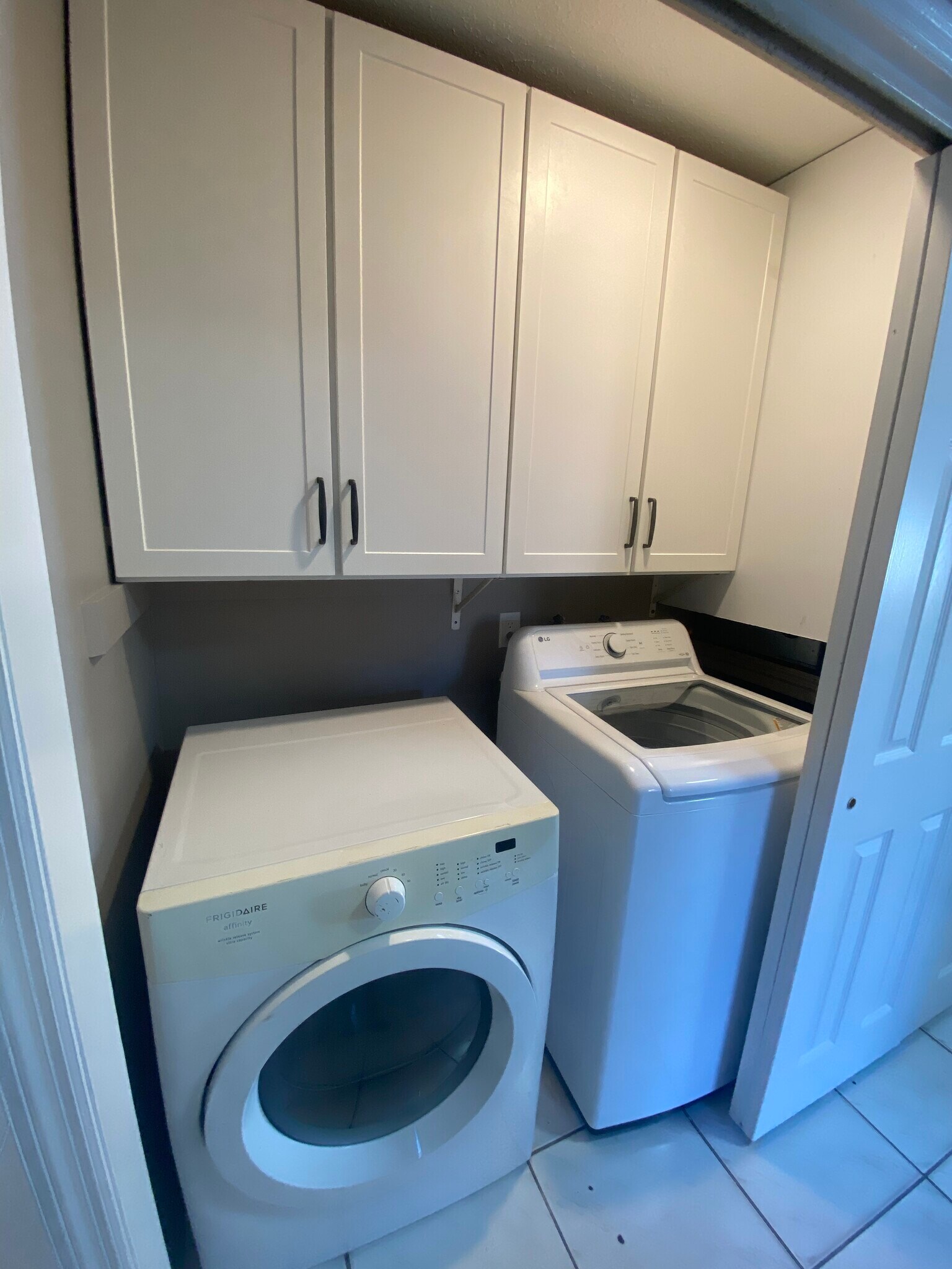 Building Photo - 3405 W Sligh Ave