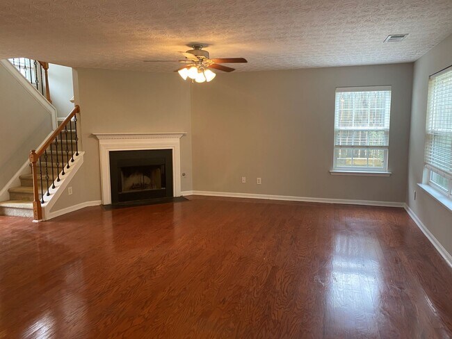 Building Photo - 219 Wild Flower Ln