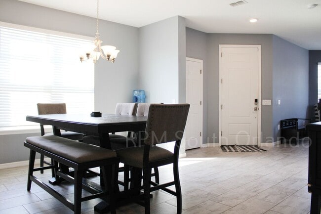 Building Photo - Spacious 5-Bedroom Pool Home for Rent in H...