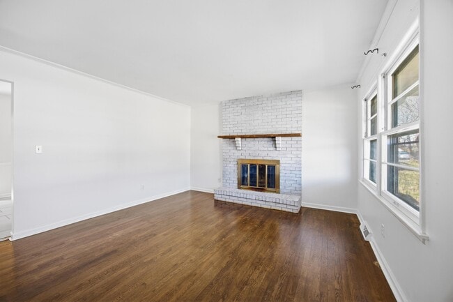 Building Photo - 2147 Palms Dr