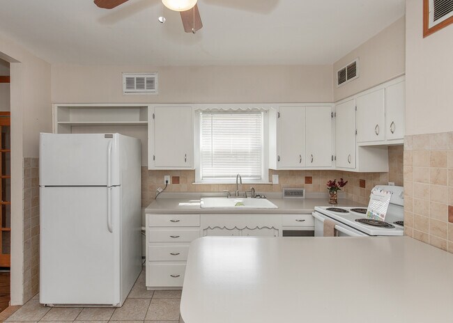 Building Photo - 537 23rd St