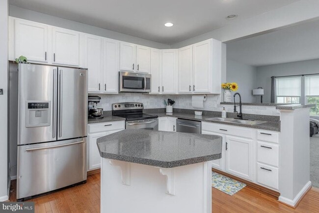 Building Photo - 372 Concetta Dr