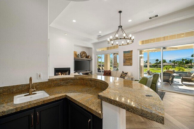 Building Photo - 96 Vía Bella