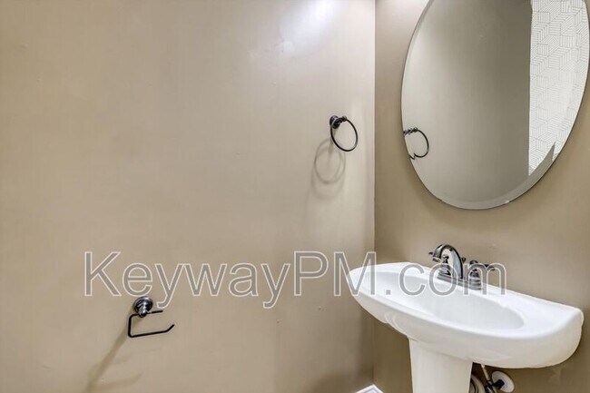 Building Photo - 219 Kickham Ln