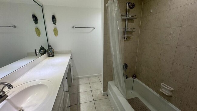 Building Photo - 2200 NE 33rd Ave