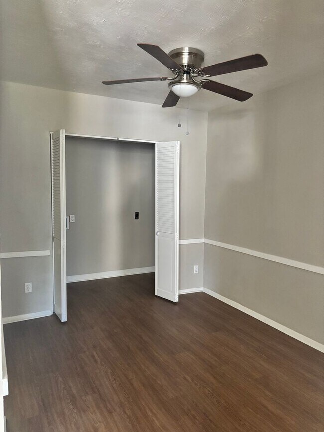 Building Photo - McCrory