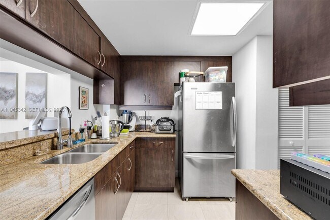 Building Photo - 701 Brickell Key Blvd