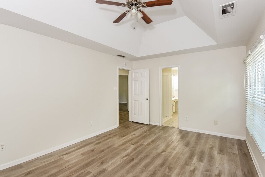 Building Photo - 4118 Huntcliff Dr