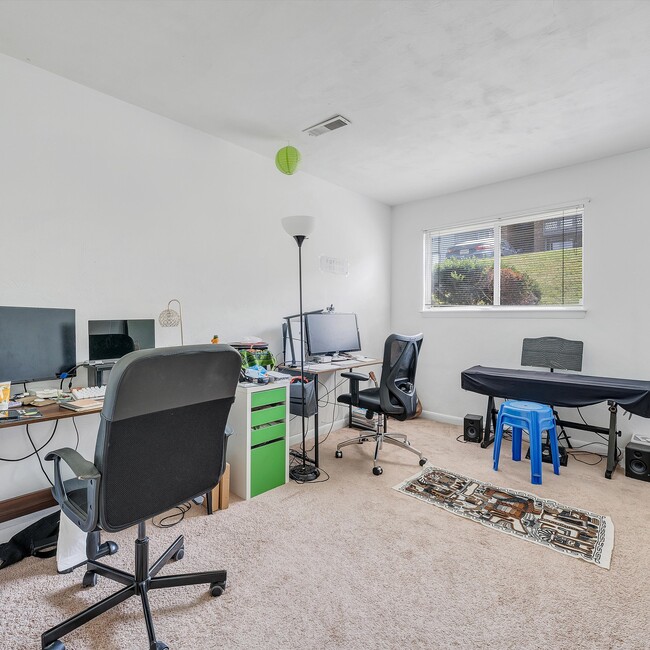 Building Photo - 802 Claytor Square
