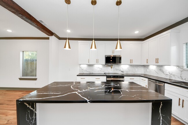 Building Photo - 7925 Ritz St