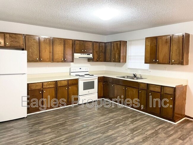 Building Photo - 1401 Dakota Ave