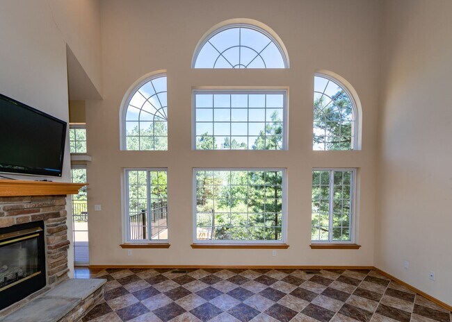 Building Photo - *COMING SOON* 5 Bedroom Broadmoor Beauty A...
