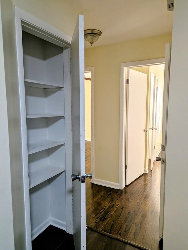 Building Photo - 6949 W Diversey Ave