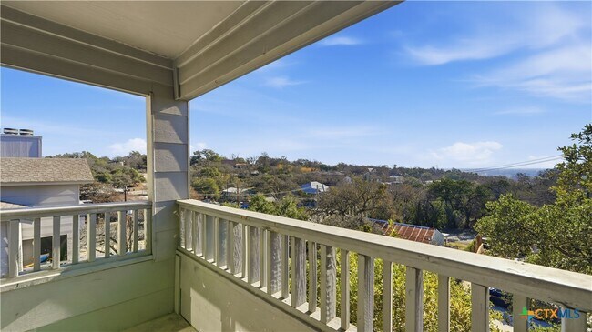 Building Photo - 1005 N LBJ Dr