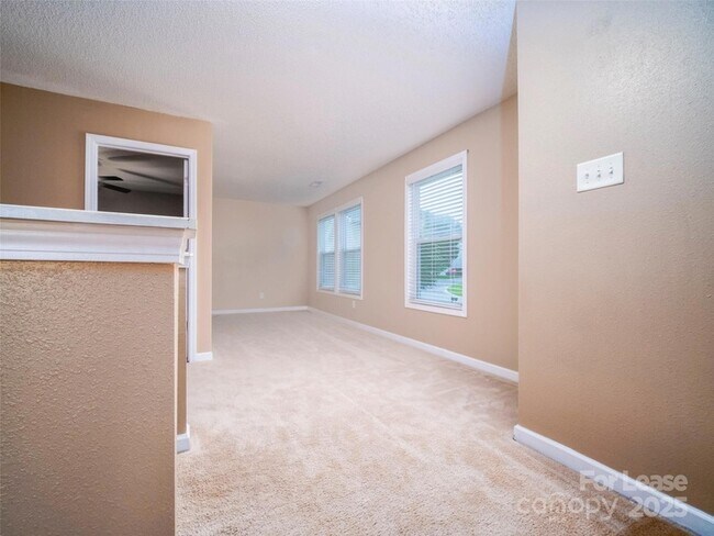 Building Photo - 910 Torsion Lane