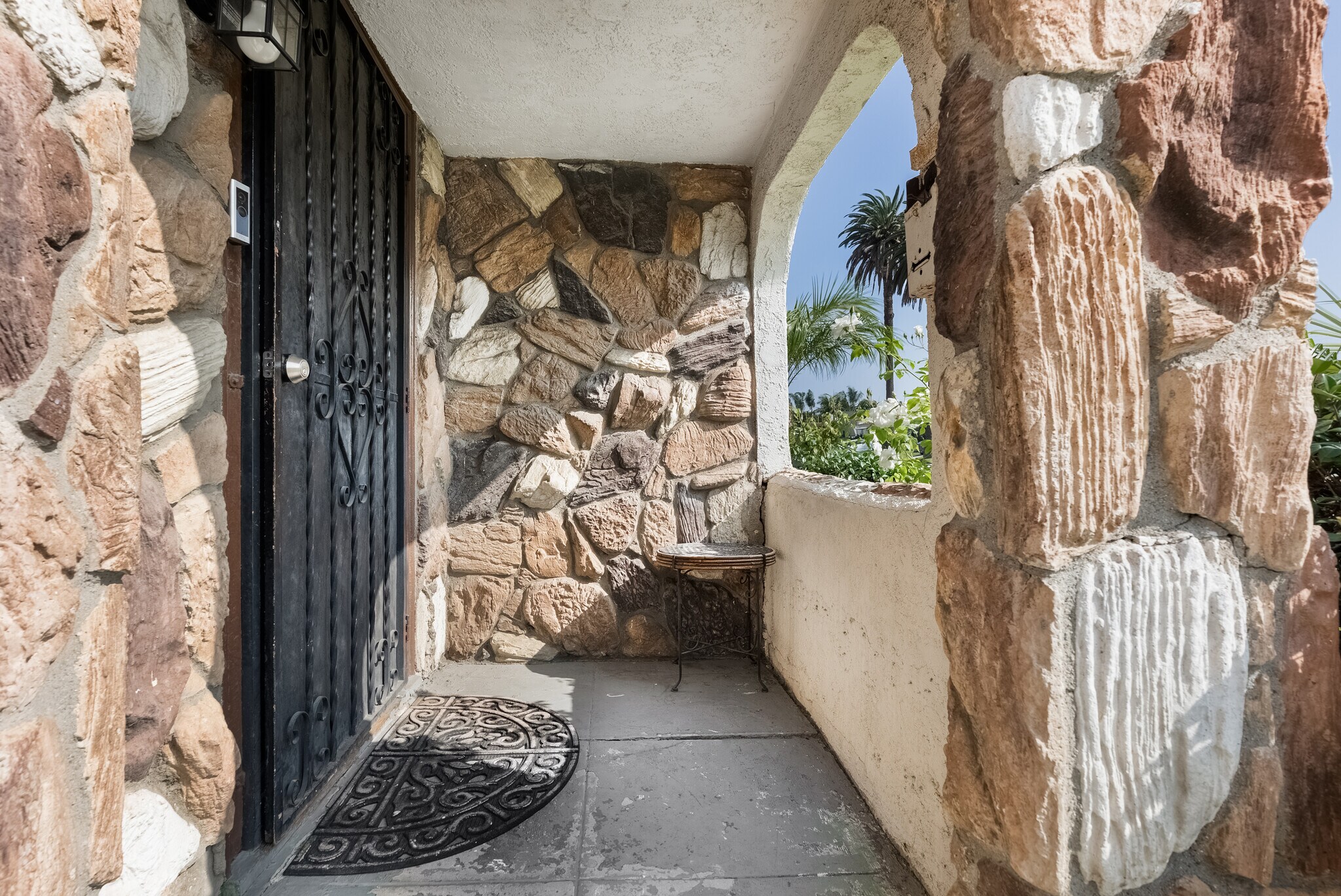 Secure, private entrance. - 2509 W 73rd St