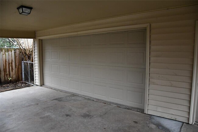 Building Photo - 8527 Hinman St