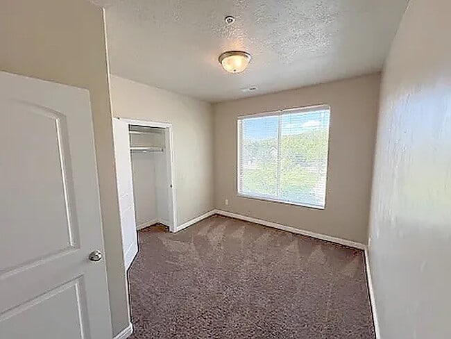 Building Photo - 426 W 200 N St