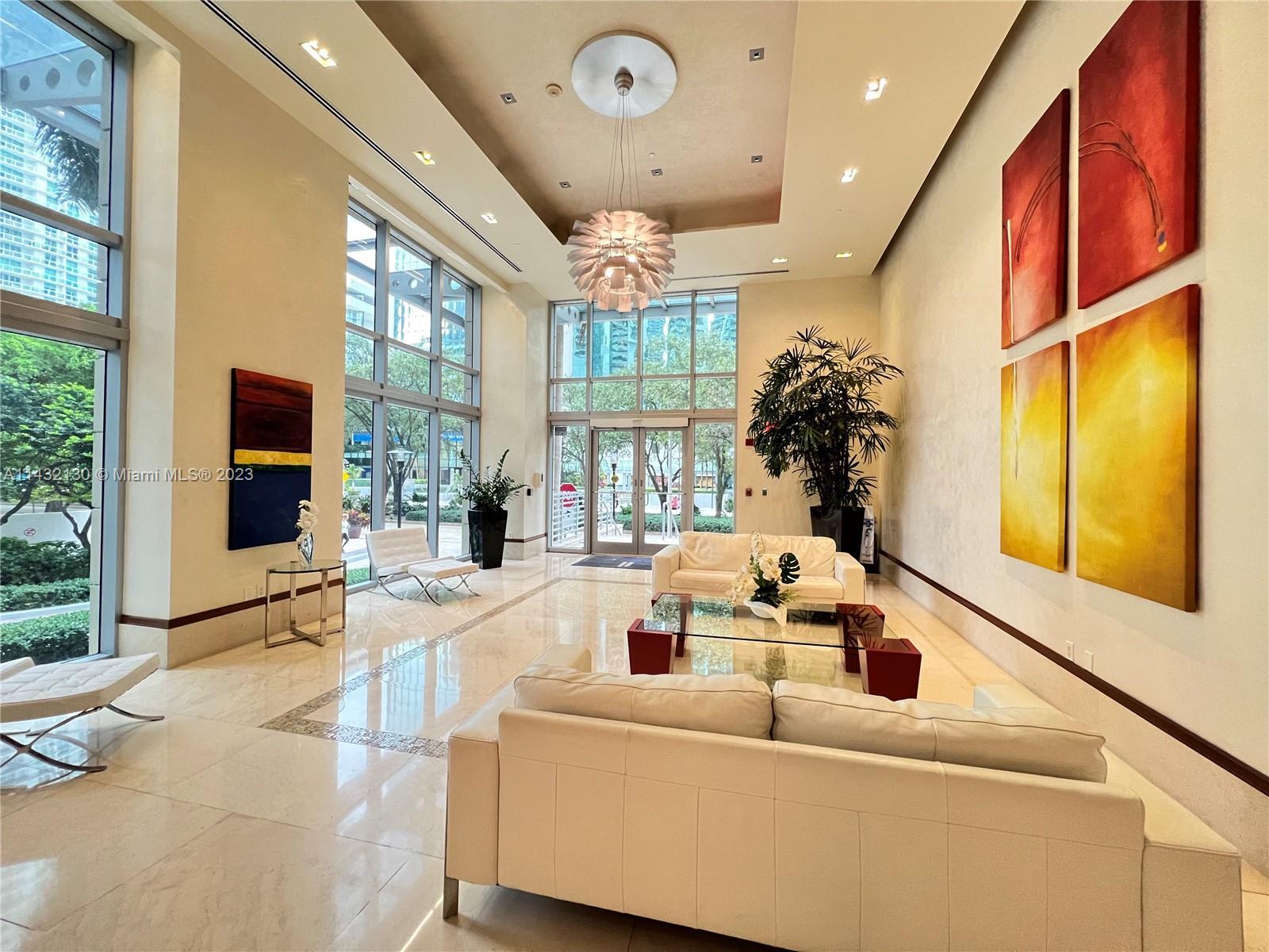 1060 LOBBY - 1060 Brickell Ave