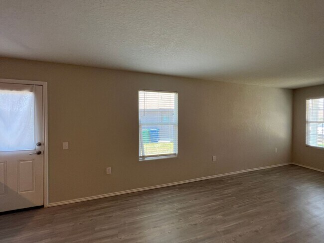 Building Photo - Mission Del Lago
