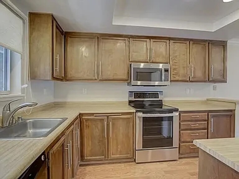 Building Photo - 1370 Las Juntas Way