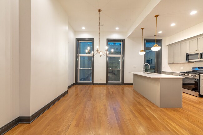 Building Photo - 28 N Throop St