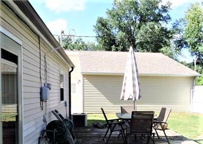Building Photo - 908 Crestwood Dr