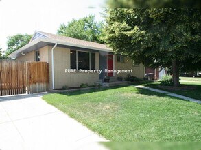Building Photo - 3 Bed/2 Bath Ranch Home on Large Lot with Oversized Garage