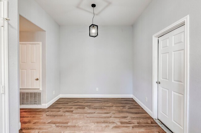 Building Photo - 2930 Saulsbury Dr