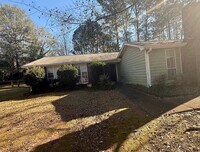 Building Photo - Eastside Home in Quiet Neighborhood