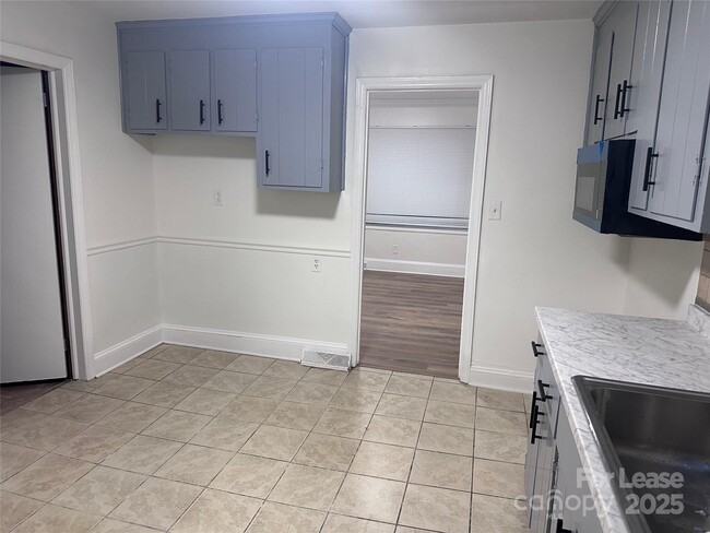 Building Photo - 4934 Galax Dr
