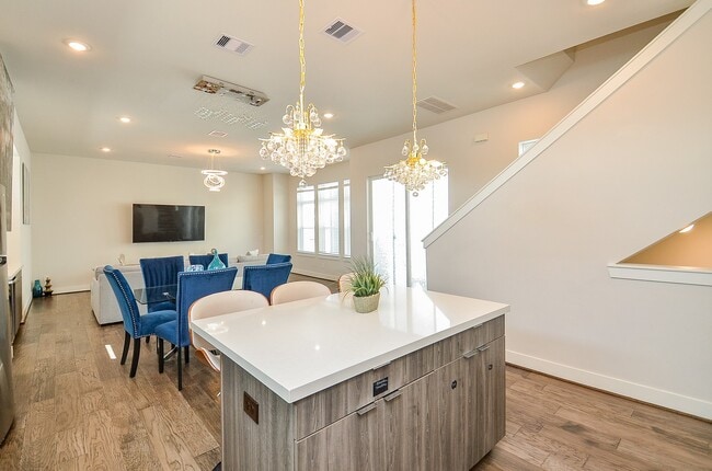 Building Photo - 5811 Fairdale Ln