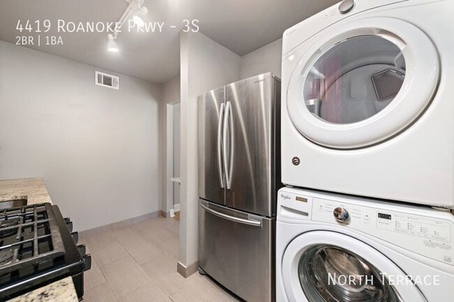 Building Photo - 4419 Roanoke Pkwy