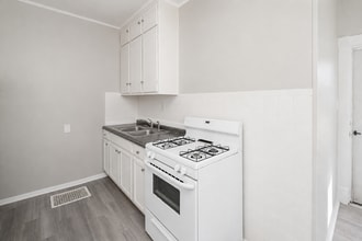 Building Photo - 1553 W 17th St