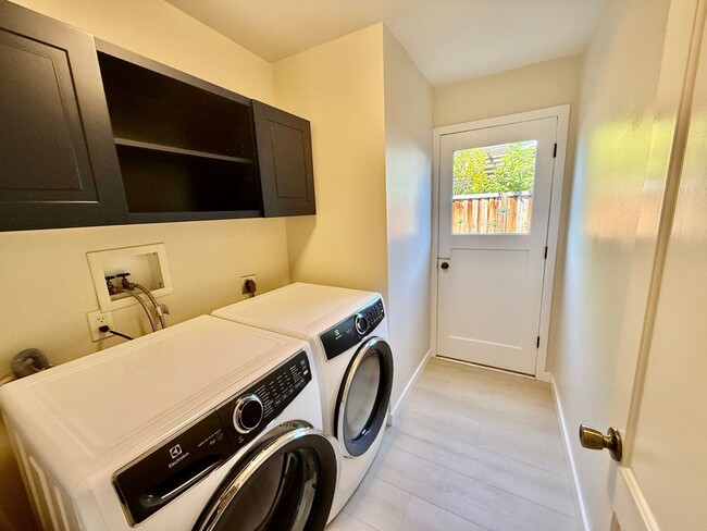 Building Photo - Exceptional Forest Glen Home Near Apple Park & Silicon Valley Tech Campuses