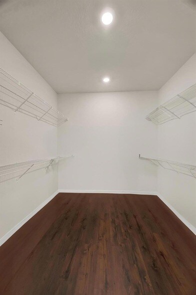 Building Photo - 680 SE Villandry Way