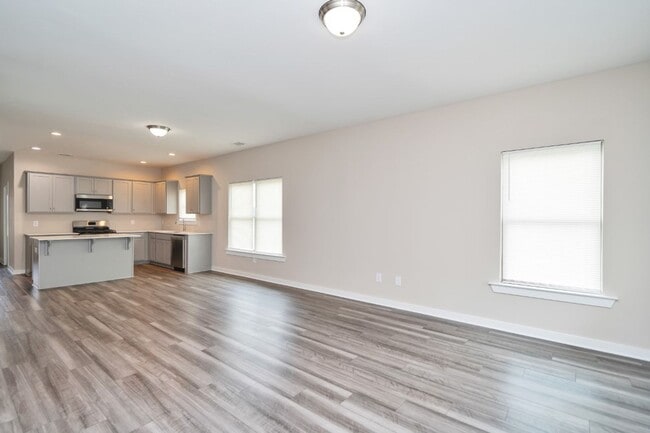 Building Photo - 5500 Blue Jay Cir