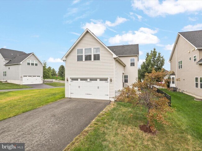 Building Photo - 41639 Adamson Dr