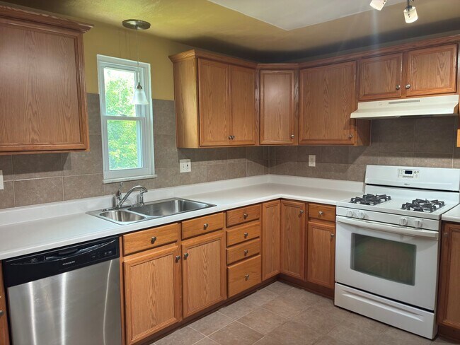 Building Photo - 211 Verdant St
