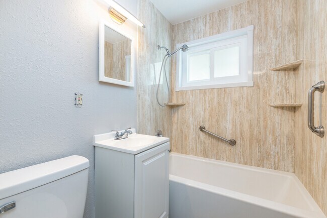 Building Photo - 4717 W Leila Ave