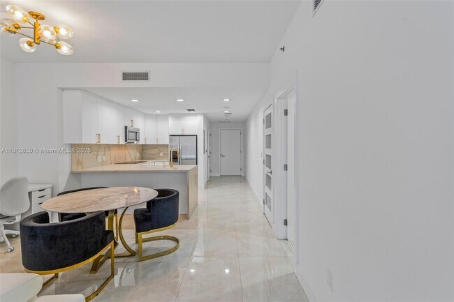 Building Photo - 1060 Brickell Ave
