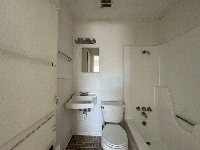 Building Photo - 503 Sunset Ln