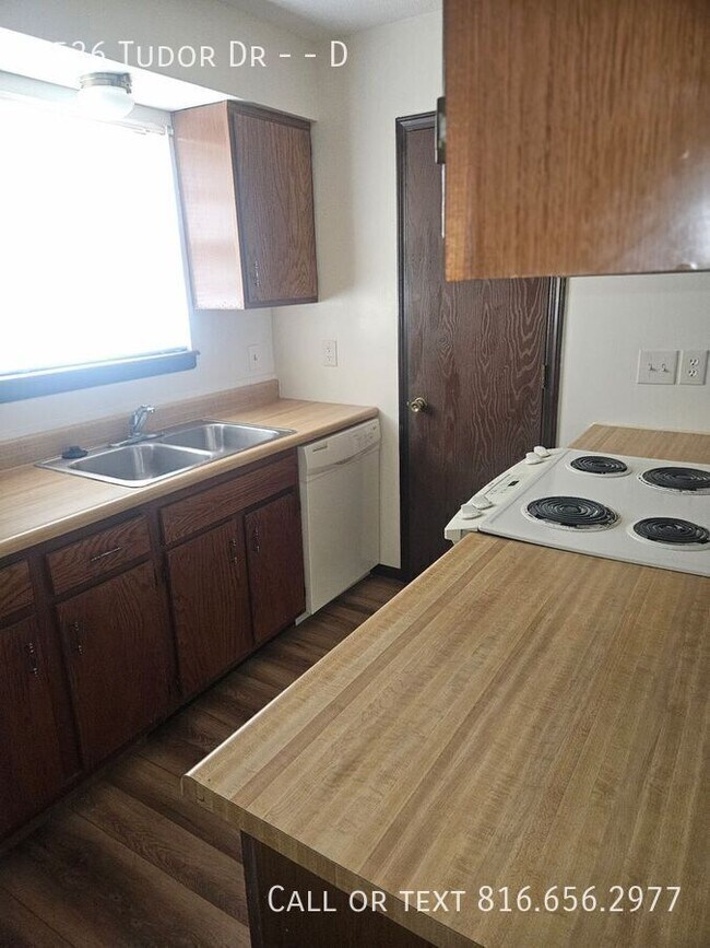 Building Photo - 3536 Tudor Dr