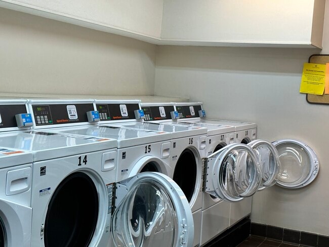 Building Photo - 2 Shrewsbury Green Dr