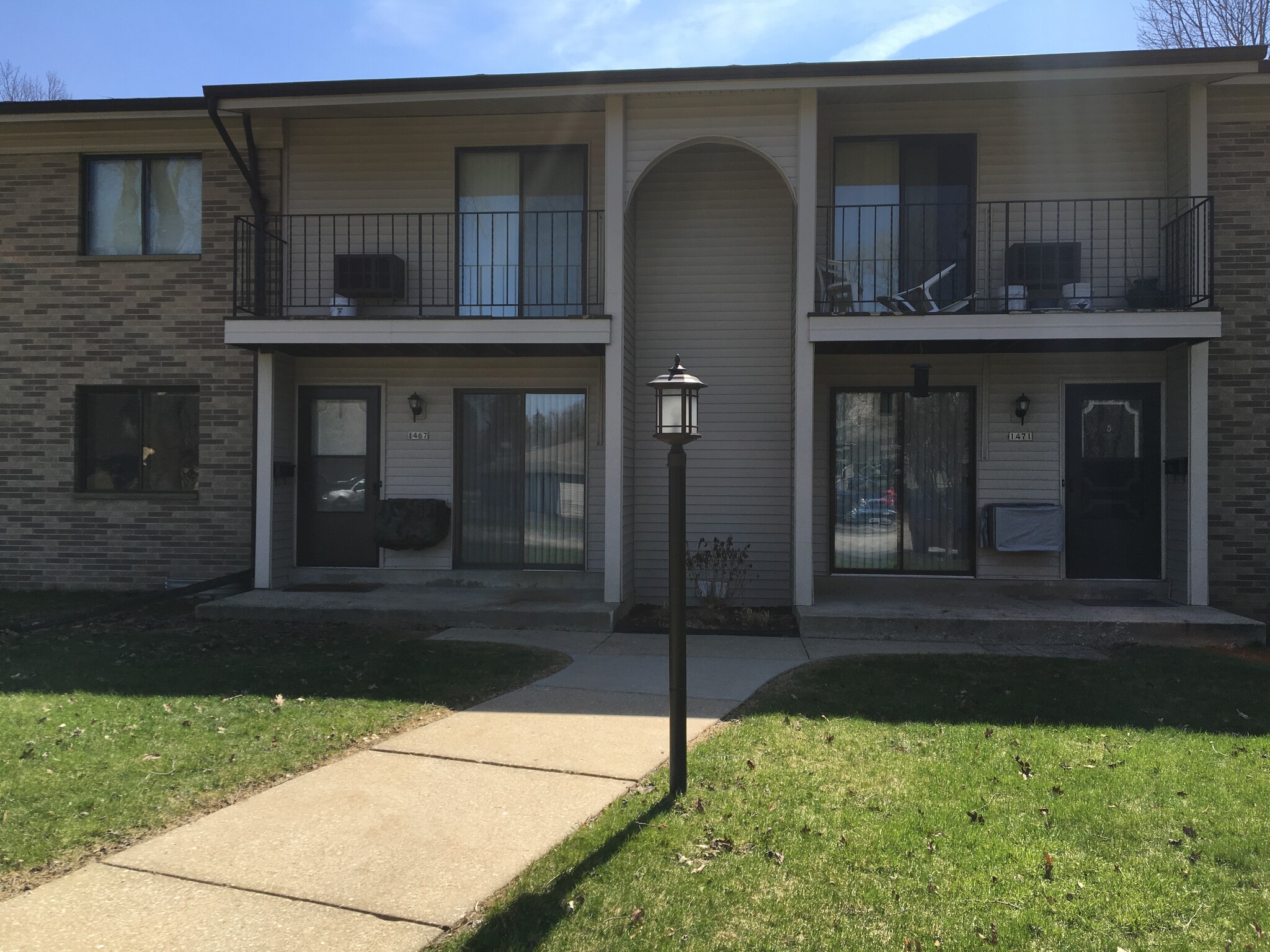 Building Photo - 1657 S Carriage Ln