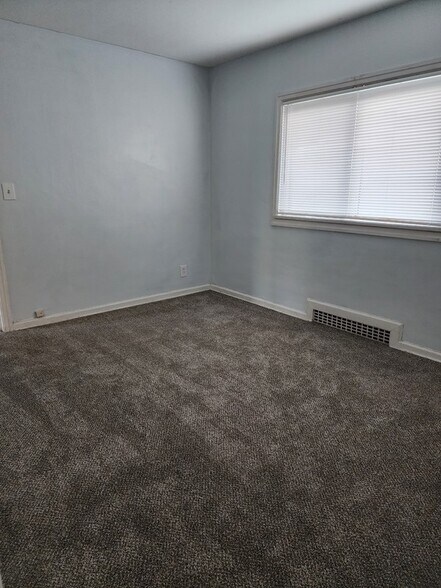 Building Photo - 215 E 500 N