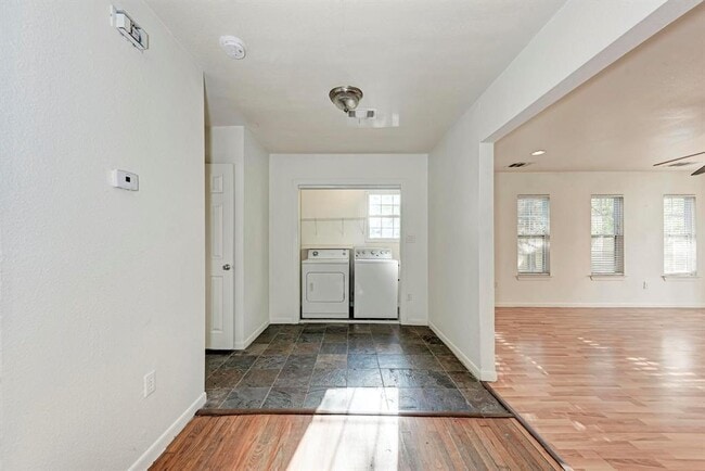 Building Photo - 3106 King St