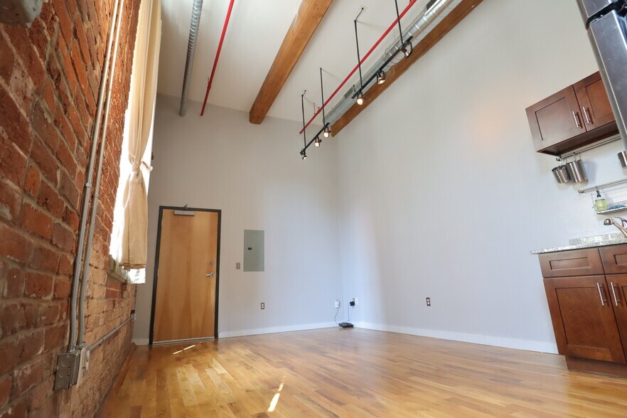 Building Photo - 1350 Rosa L Parks Blvd