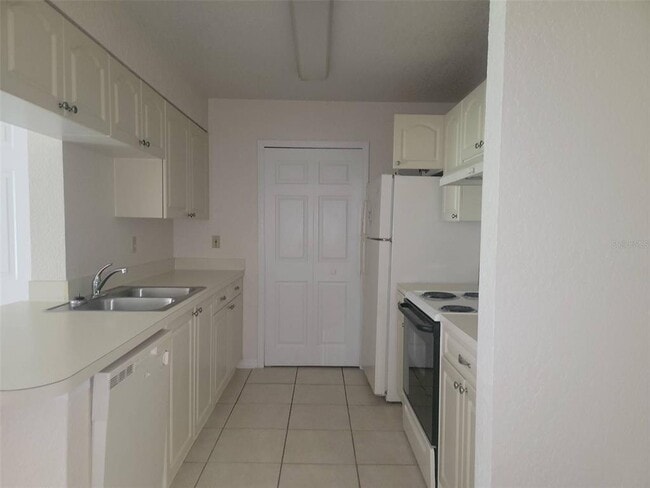 Building Photo - 2550 N Alafaya Trail